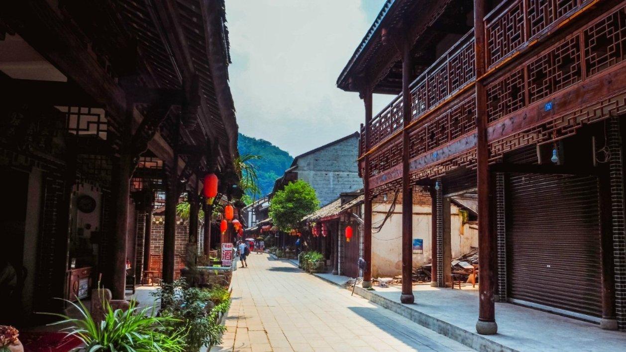 伊朗打跑美国人，却坑了伊拉克空军，国际网友：下次去买中国战机